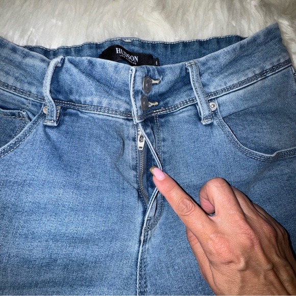 Hudson Women's Straight Leg Jeans Size 6 Medium Wash Blue Denim Mid-Rise Staple - Picture 6 of 13
